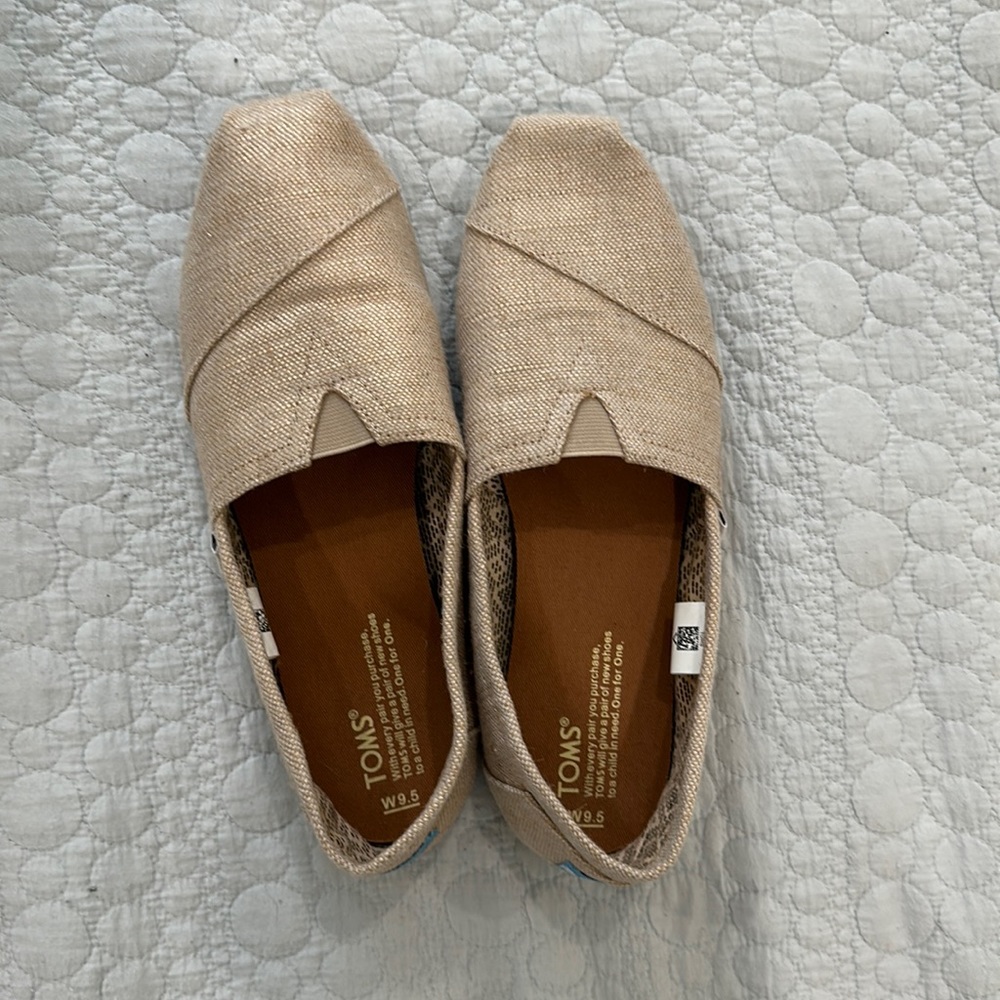 Toms Alpartgata shoes, beige with little hints of metallic gold